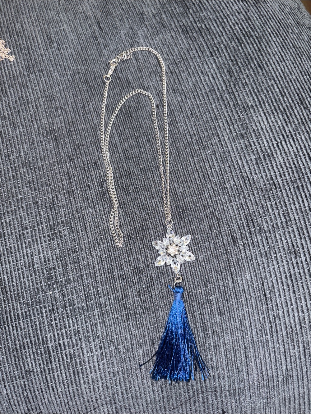 18-Silver-Plated Blue Tassel Pendant Necklace with Crystal Flower